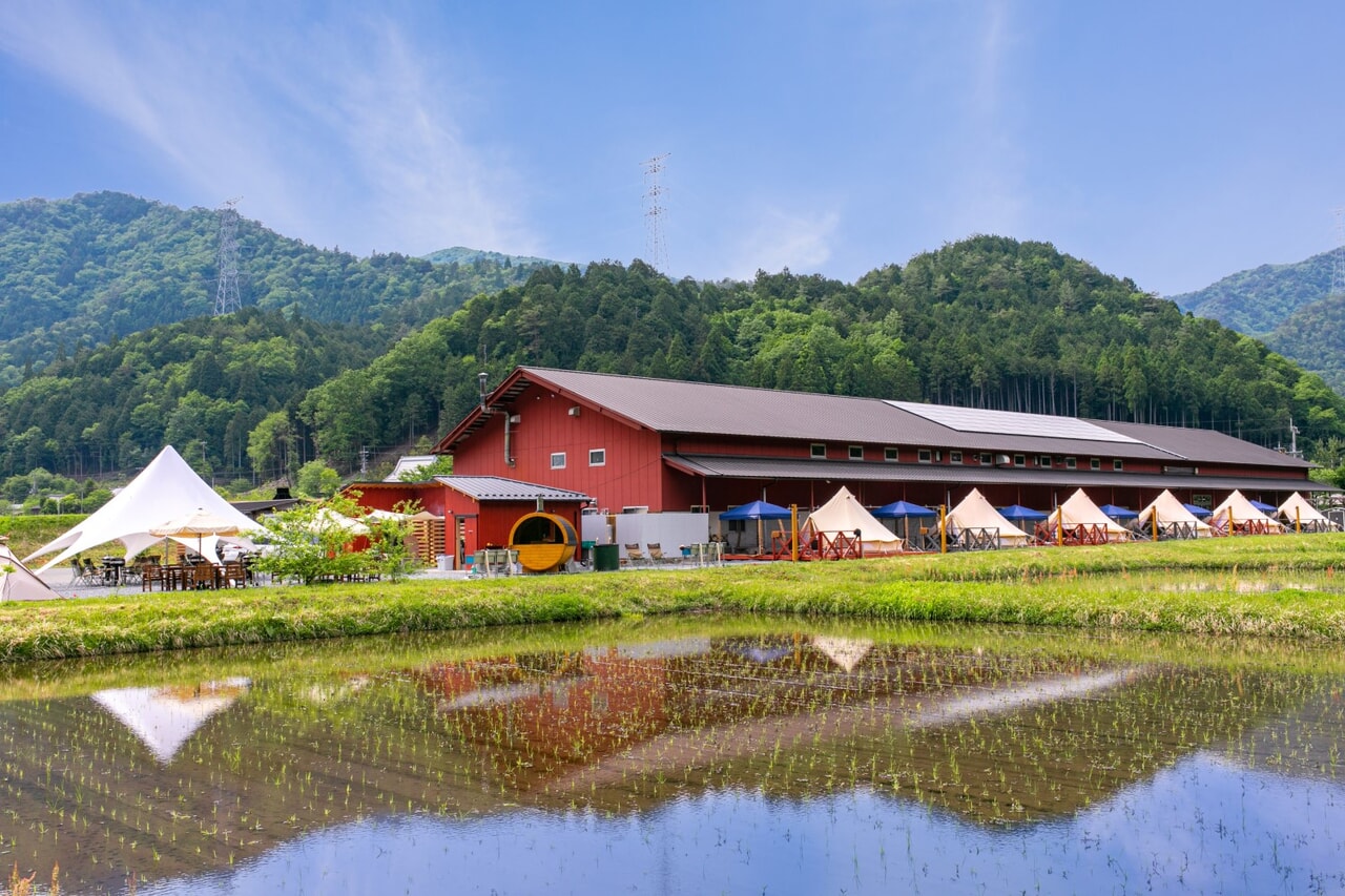 京都の大自然×美食×バレルサウナを楽しむ「美山グランピング」がグランドオープン